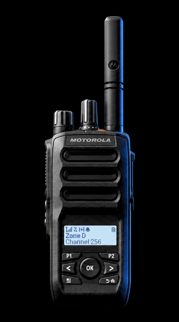 Radio portátil digital Motorola Solutions MOTOTRBO R5 con pantalla, vista frontal