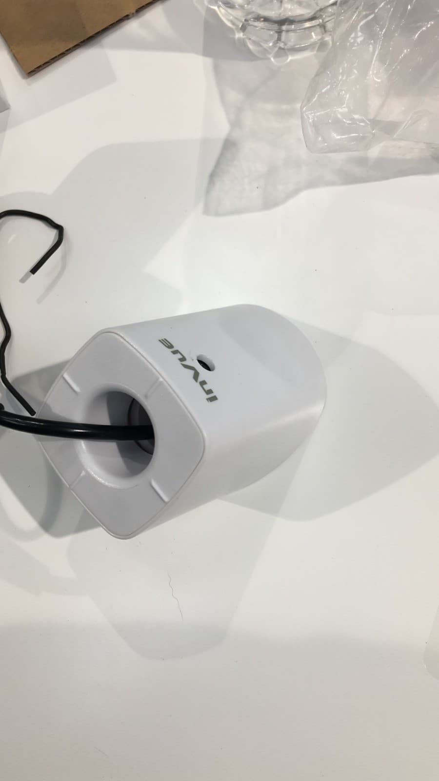 Sensor blanco InVue de protección de exhibición con cable conectado